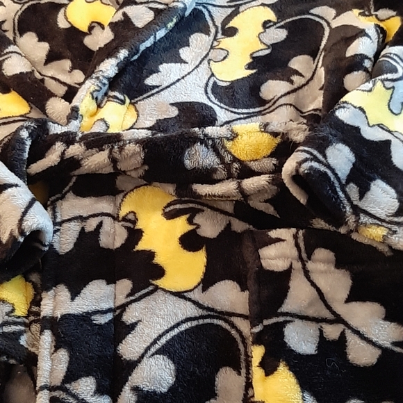 Batman Plush Robe Size Large (10) - Picture 6 of 12